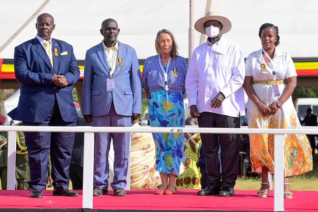 HospiceAfricaUg's tweet photo. Our Executive Director, @Nakyanja_ had the distinguished honour of receiving the National Independence Diamond Jubilee Medal on behalf of our Founder, Dr. Anne, during the 36th Heroes' Day Celebrations in Lyantonde District and presented it to the team &amp; our paitients toady🏅🎉 https://t.co/X3z7lzUACU