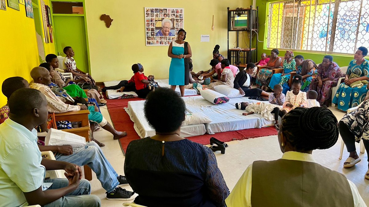HospiceAfricaUg's tweet photo. Our Executive Director, @Nakyanja_ had the distinguished honour of receiving the National Independence Diamond Jubilee Medal on behalf of our Founder, Dr. Anne, during the 36th Heroes' Day Celebrations in Lyantonde District and presented it to the team &amp; our paitients toady🏅🎉 https://t.co/X3z7lzUACU