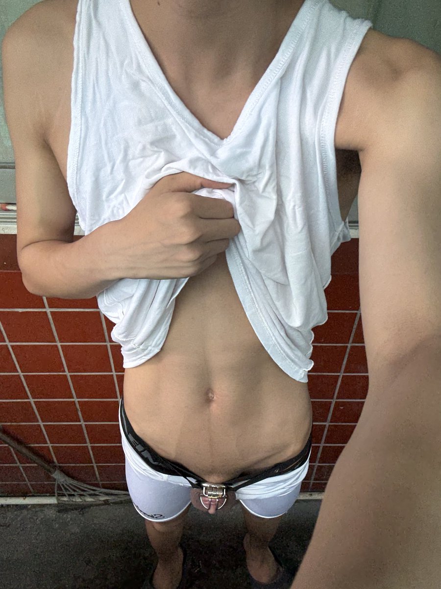 对面工地装修 站门口暴露一下锁屌 
福州有野裸暴露大佬带带小锁狗吗 
#暴露 #戴锁 #锁吊