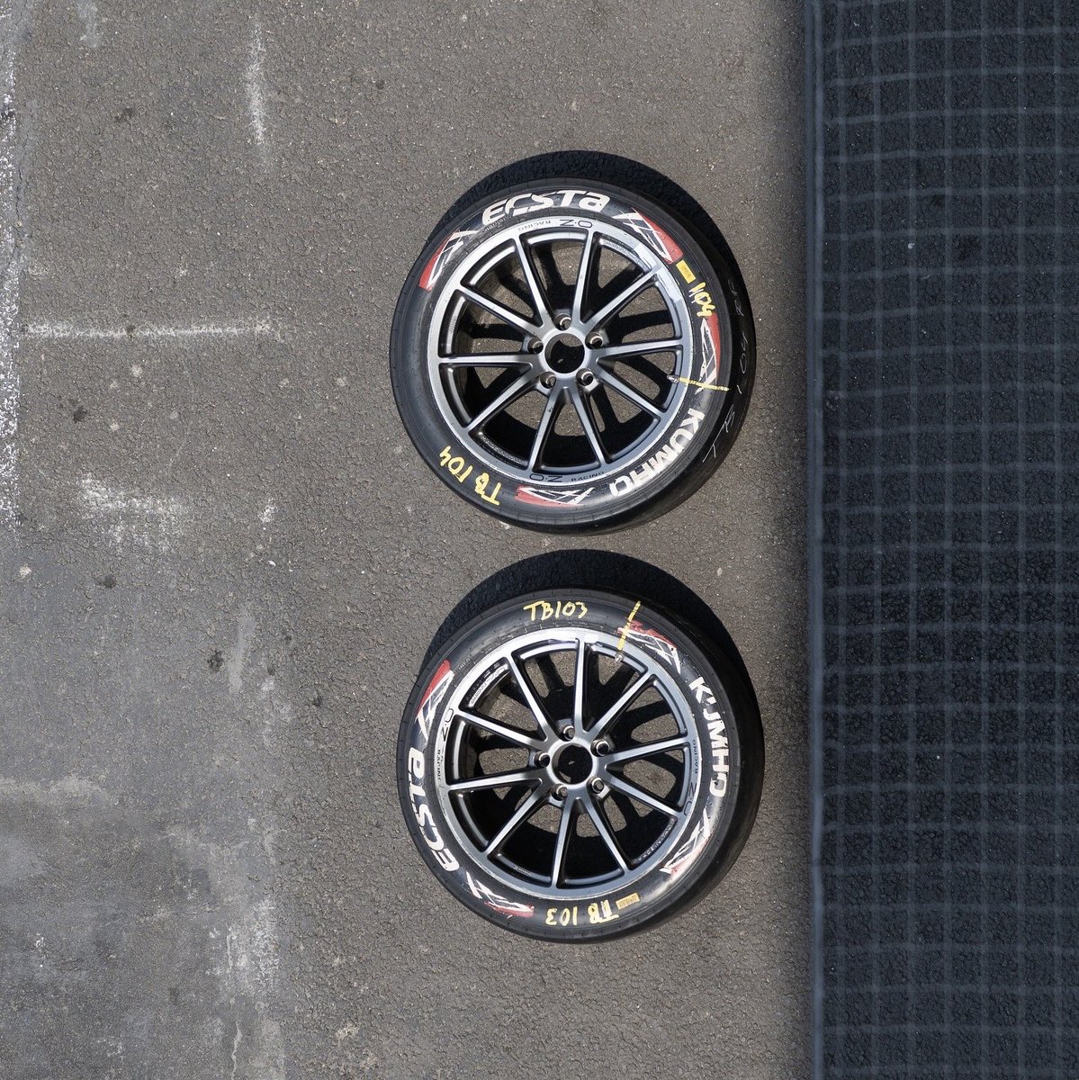 TCR Series (@tcr_series) on Twitter photo <a href="/KumhoTireES/">Kumho Tire España</a> 🛞 and Race Tyres International 🏁 Are already ready for RACE OF SPAIN 🇪🇸
Are you joining us!? 🫵
<a href="/CircuitValencia/">Circuit Ricardo Tormo</a> 💥
14 - 15 June 🗓️
<a href="/tcrspain/">TCR Spain</a> 🏆
#TCRWorldTour <a href="/KumhoTireES/">Kumho Tire España</a> 🛞 and Race Tyres International 🏁 Are already ready for RACE OF SPAIN 🇪🇸
Are you joining us!? 🫵
<a href="/CircuitValencia/">Circuit Ricardo Tormo</a> 💥
14 - 15 June 🗓️
<a href="/tcrspain/">TCR Spain</a> 🏆
#TCRWorldTour
