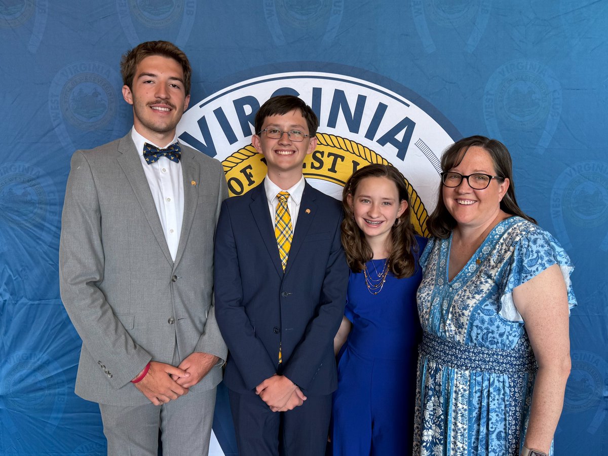 🎉 History in the Making 🎉

The word "legacy" is commonly associated with the Golden Horseshoe. Kayleigh is her family's newest Golden Horseshoe recipient, a tradition that started with her grandfather. She follows in the footsteps of her mother, older brother, and cousin. The