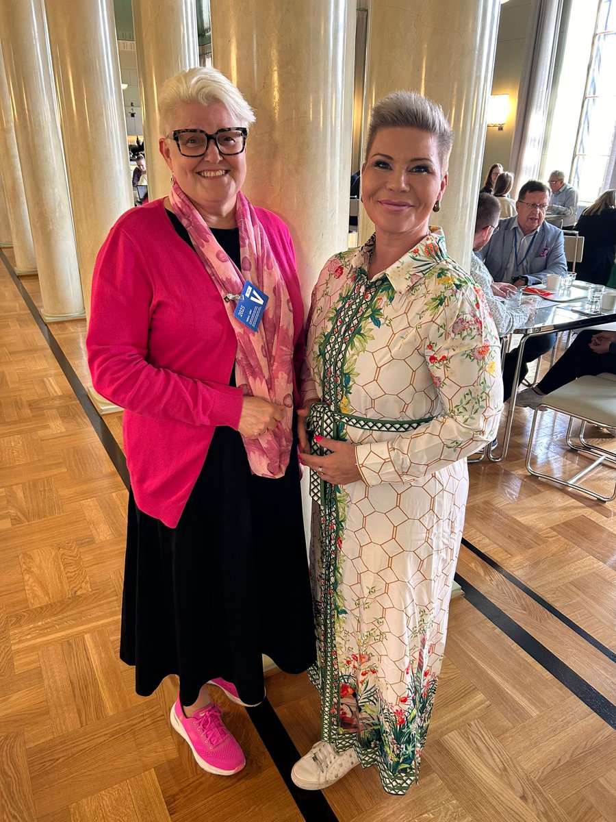 paula werning (@paula_werning) on Twitter photo Tänään vaihdoimme kuulumisia yhteisistä palo-ja pelastustoimen asioista <a href="/merparvi/">Mervi Parviainen</a> kanssa.
Kiitos hyvästä keskustelusta!
<a href="/SSPL_ry/">Suomen Sopimuspalokuntien Liitto</a> #palojapelastus Tänään vaihdoimme kuulumisia yhteisistä palo-ja pelastustoimen asioista <a href="/merparvi/">Mervi Parviainen</a> kanssa.
Kiitos hyvästä keskustelusta!
<a href="/SSPL_ry/">Suomen Sopimuspalokuntien Liitto</a> #palojapelastus