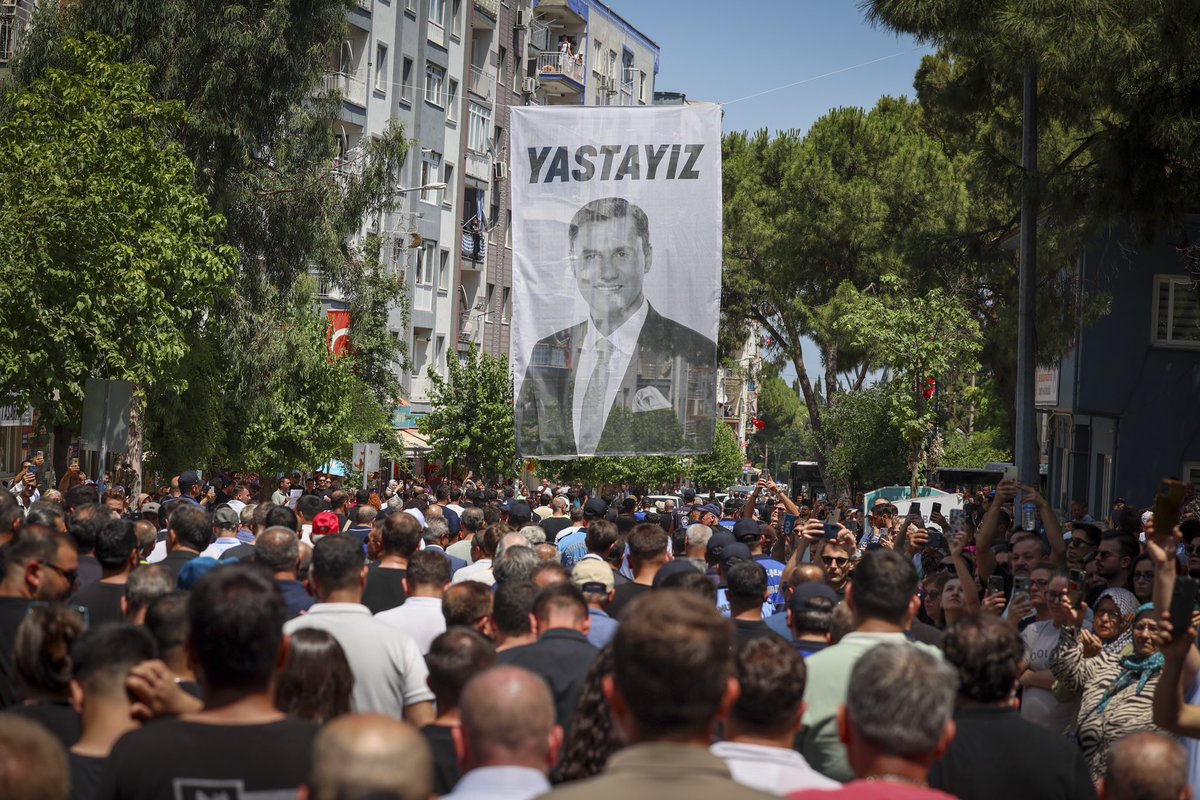 Türkiye, Manisa'nın Başkanı Ferdi Zeyrek'i unutmayacak...

Genel Başkanımız Özgür Özel ve Gençlik Kolları Genel Başkanımız Cem Aydın, hayatını kaybeden Manisa Büyükşehir Belediye Başkanımız Ferdi Zeyrek'i, Manisa halkı ile birlikte son yolculuğuna uğurladı.