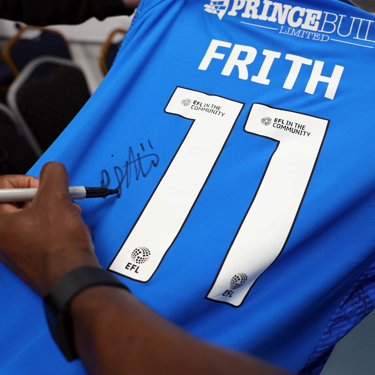 theposh's tweet image. ✍️ Get your hands on a 2025/26 Home Replica Shirt signed by our new signing, Declan Frith.

Simply like and repost and a winner will be chosen at random on Friday.

#pufc