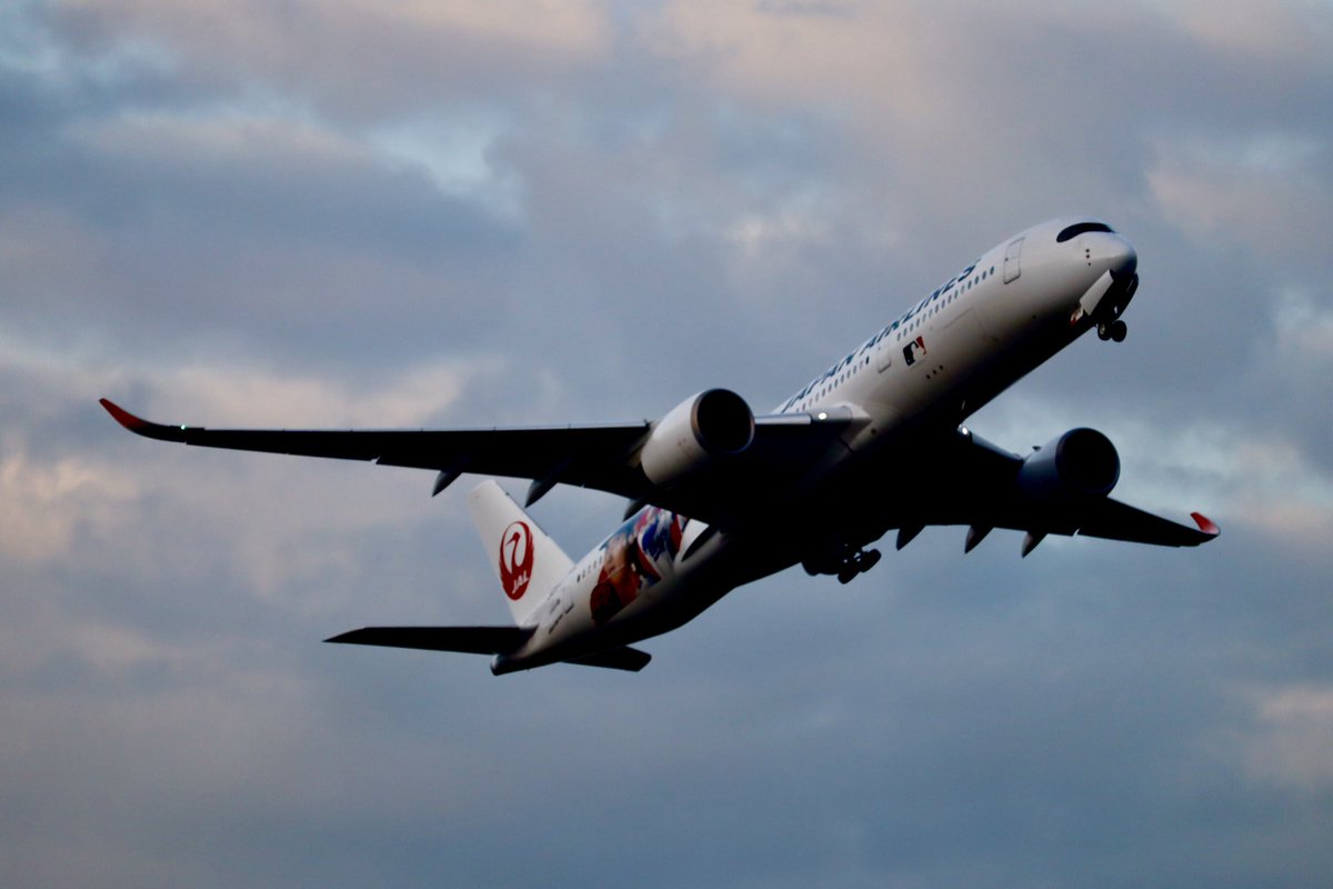 ［初ポスト］
福岡空港をベースに飛行機を撮っていて、Canonのkiss X10を使っています。よろしくお願いします！
#初ポスト  #飛行機  #飛行機撮影  #福岡空港