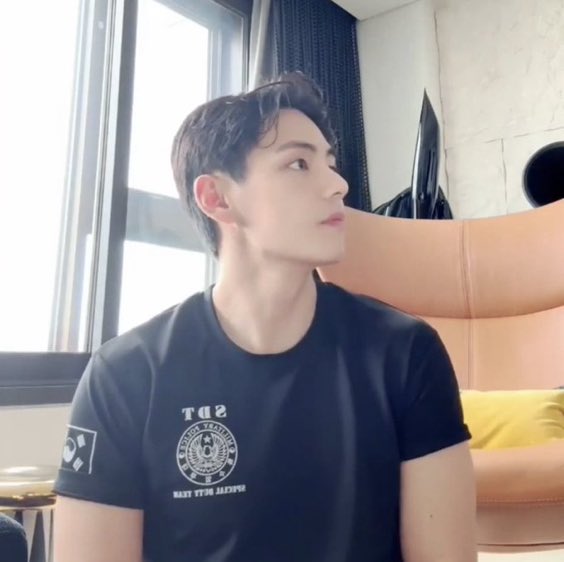 진짜 지리긴한다.. ㅋㅋ
이게 자연산 뷔야~