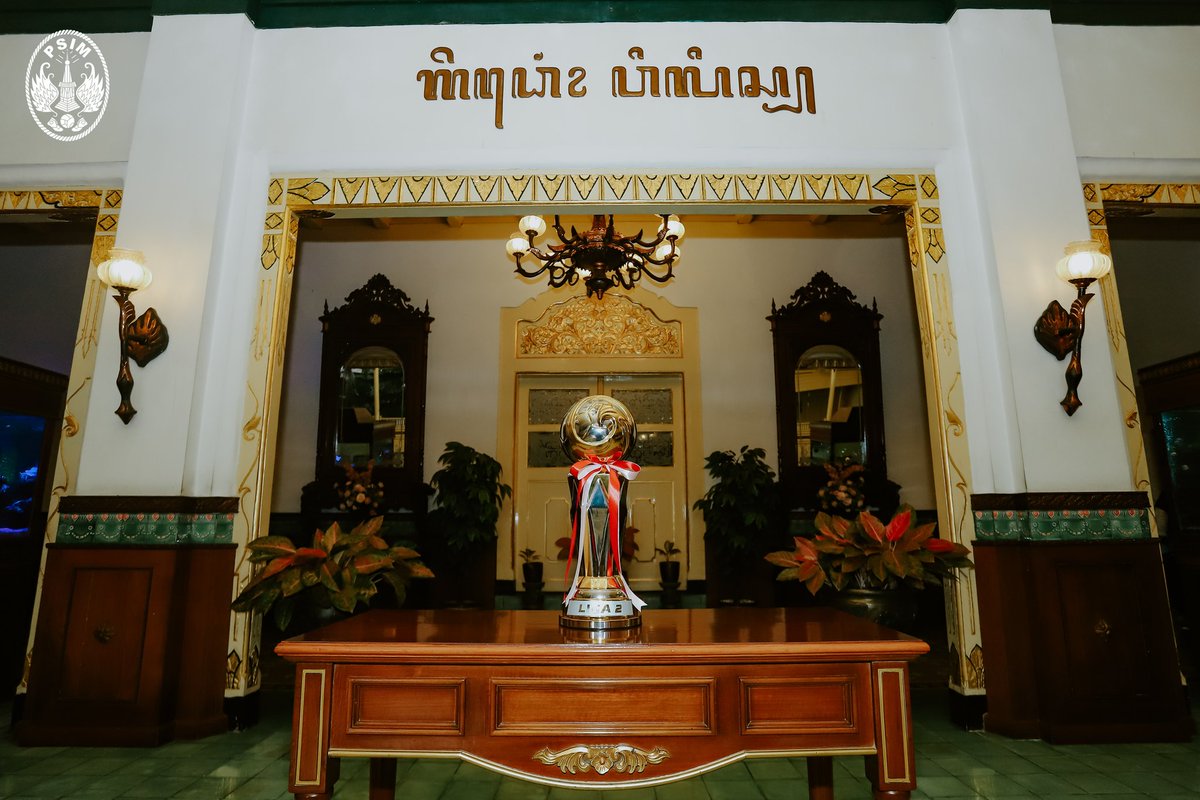 PSIMJOGJA's tweet photo. Manajemen PSIM Jogja yang diwakili Direktur Utama Liana Tasno dan Manajer Razzi Taruna melakukan audiensi bersama Gurbenur DIY, Sri Sultan Hamengku Buwono X, pada Selasa (10/6) di Kompleks Kepatihan. 

#LaskarMataram 
#AYDK https://t.co/JAtpWfLgbC