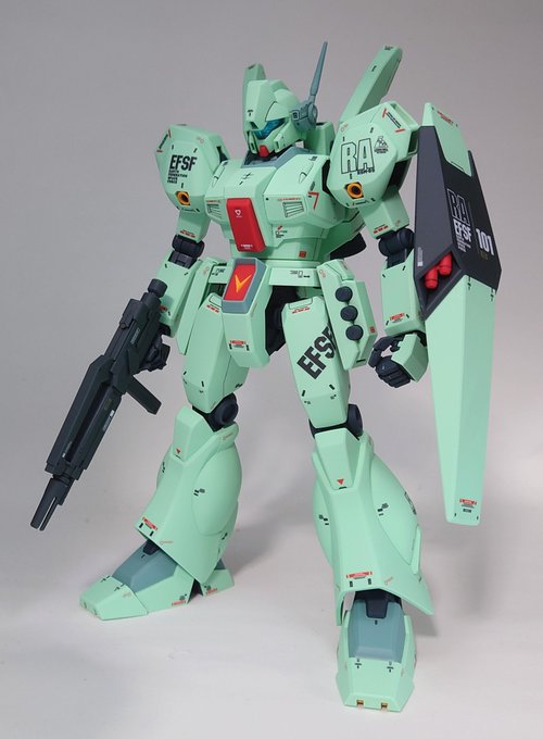 MGジェガン 完成しました。
かっこよ……ギラ・ドーガと並べたいかも。 