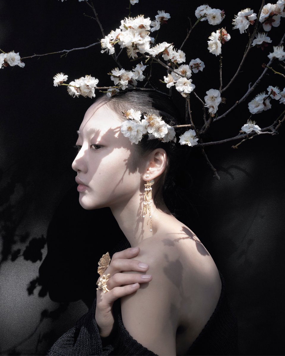 Dior's tweet photo. Maria Grazia Chiuri's #DiorFall25 collection embodies the delicate poetry of Japanese gardens, with floral motifs and flowing silhouettes blooming across the pages of #DiorMagazine 50. Discover more https://t.co/yl0xSPeLDH. https://t.co/ocp7OKnURB