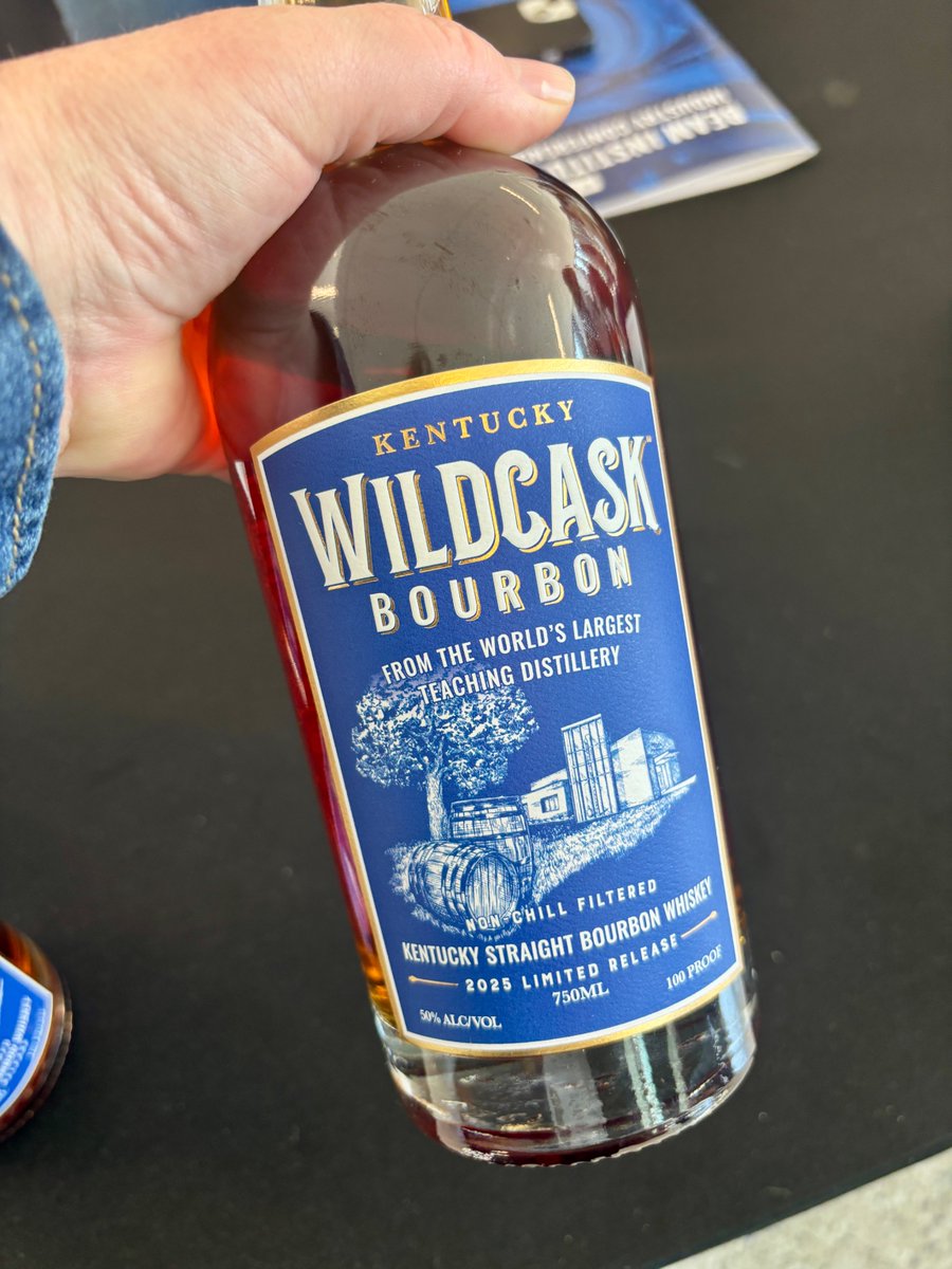 The @UniversityofKY opened the world’s largest teaching distilling institute in August 2023, and its first #bourbon is now available! Keep an eye out for Kentucky Wildcat Bourbon. 👀
#WildcatBourbon
➡️ ow.ly/3eio50W3pmX