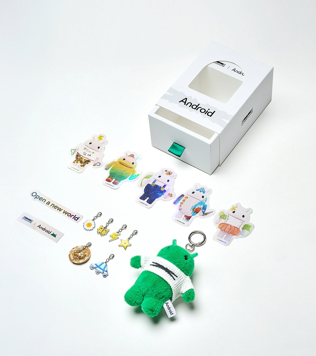 Android Bot が LE SSERAFIM のロゴ T シャツ着てる！！
しかもメンバーのみなさんが、Android Bot マスコットと一緒に写真を撮ってくださっている！！

みなさんオソロしたくないですか？

#LE_SSERAFIM
#르세라핌
#LE_SSERAFIM_HOT
#ComeOver