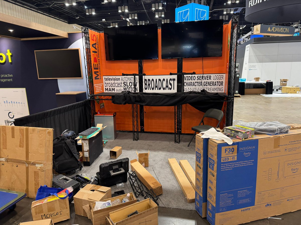 📦 Día 1 – Comienza el armado del stand
Ya en EE.UU., nuestro equipo está trabajando en el montaje del stand 5781 para InfoComm 2025.

🚧 Equipos, estructuras, pantallas y tecnología profesional de Media 5 están tomando forma para presentar nuestras soluciones:

🎛️ VIDEO 5 –