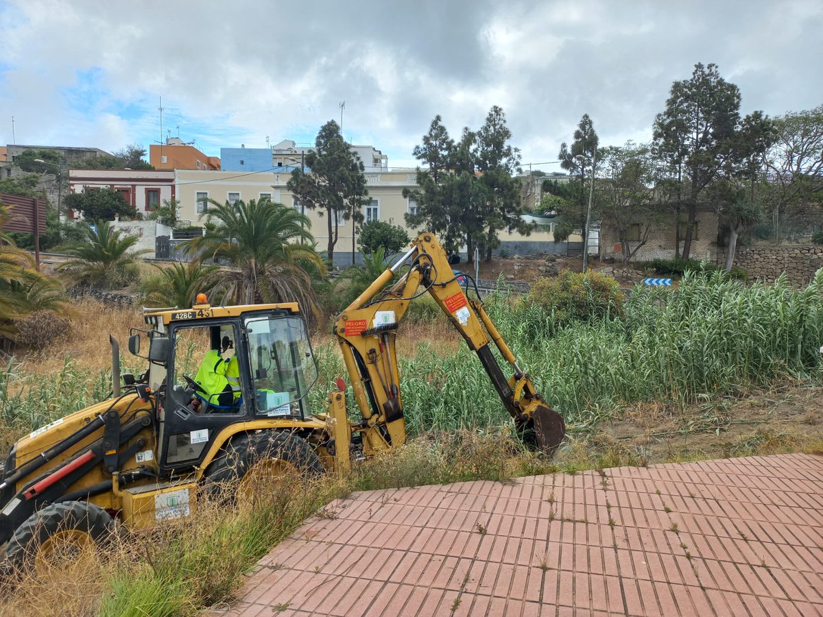 Fiestas de San Lorenzo (@fiestasslorenzo) on Twitter photo ♻️ El Ayuntamiento de Las Palmas de Gran Canaria, a través de <a href="/LimpiezaLPGC/">Servicio Municipal de Limpieza</a> , comienza las labores especiales de limpieza con maquinaria pesada con motivo de la celebración de las fiestas, que comenzarán el próximo 1 de agosto. 🎊🎇
#SanLorenzo2025 #FiestasdelaCiudadLPGC ♻️ El Ayuntamiento de Las Palmas de Gran Canaria, a través de <a href="/LimpiezaLPGC/">Servicio Municipal de Limpieza</a> , comienza las labores especiales de limpieza con maquinaria pesada con motivo de la celebración de las fiestas, que comenzarán el próximo 1 de agosto. 🎊🎇
#SanLorenzo2025 #FiestasdelaCiudadLPGC