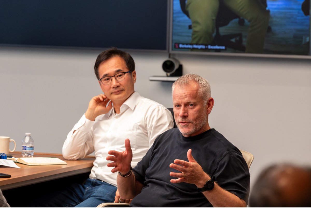 Samsung Networks President Woojune Kim visited Plano, Texas where he hosted a town hall alongside Angelo Jeongho Park and Henrik Jansson, meeting with employees and sharing more about the company’s vision and what’s ahead for the Networks Business.
