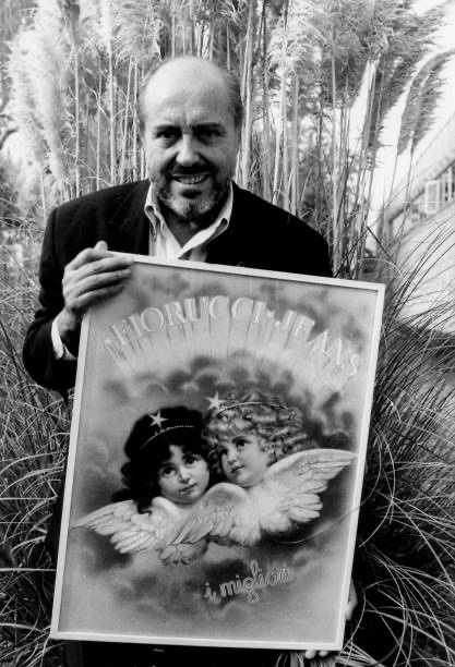 Elio Fiorucci, nato a #Milano un 10 giugno (1935). Un vero innovatore della moda, scomparso dieci anni fa. Anche noi qui ci siamo vestiti con i suoi mitici angioletti negli anni '80/90. #Italia