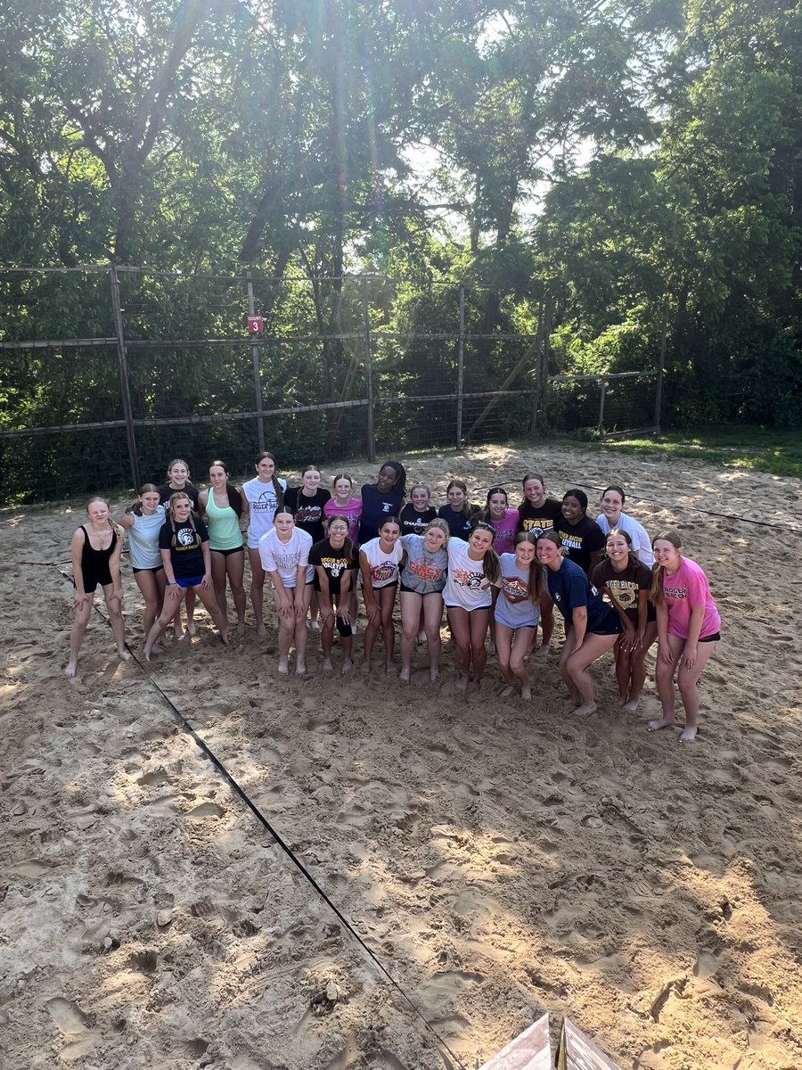 Roger Bacon Girls Volleyball tweet media