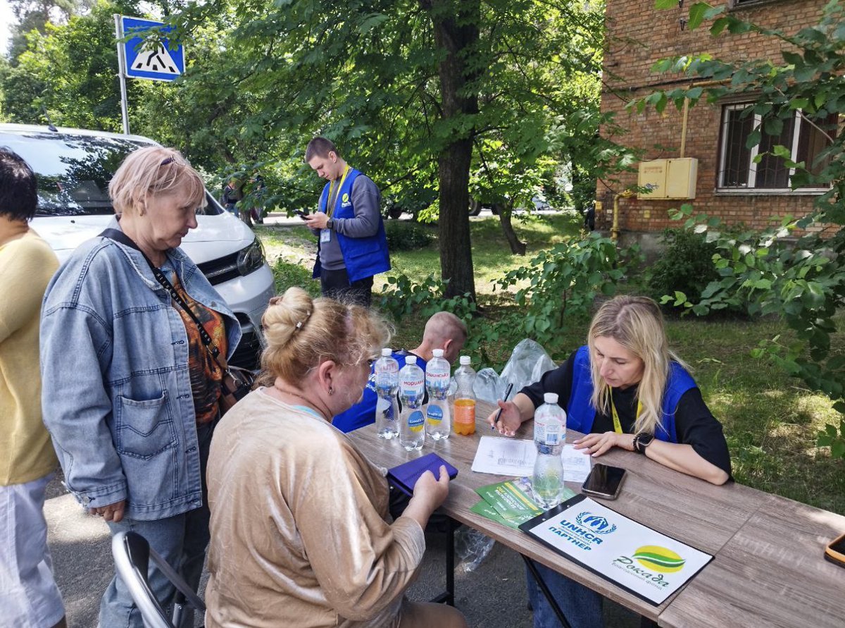 UNHCRUkraine's tweet photo. The massive Russian night attack on Ukraine🇺🇦, primarily targeting Kyiv, as well as other regions, disrupted lives, damaging homes &amp; social infrastructure.

UNHCR's partner, @ROKADA_CF, has been supporting affected families in shock with vital aid since morning. https://t.co/TmiOkM8RKT