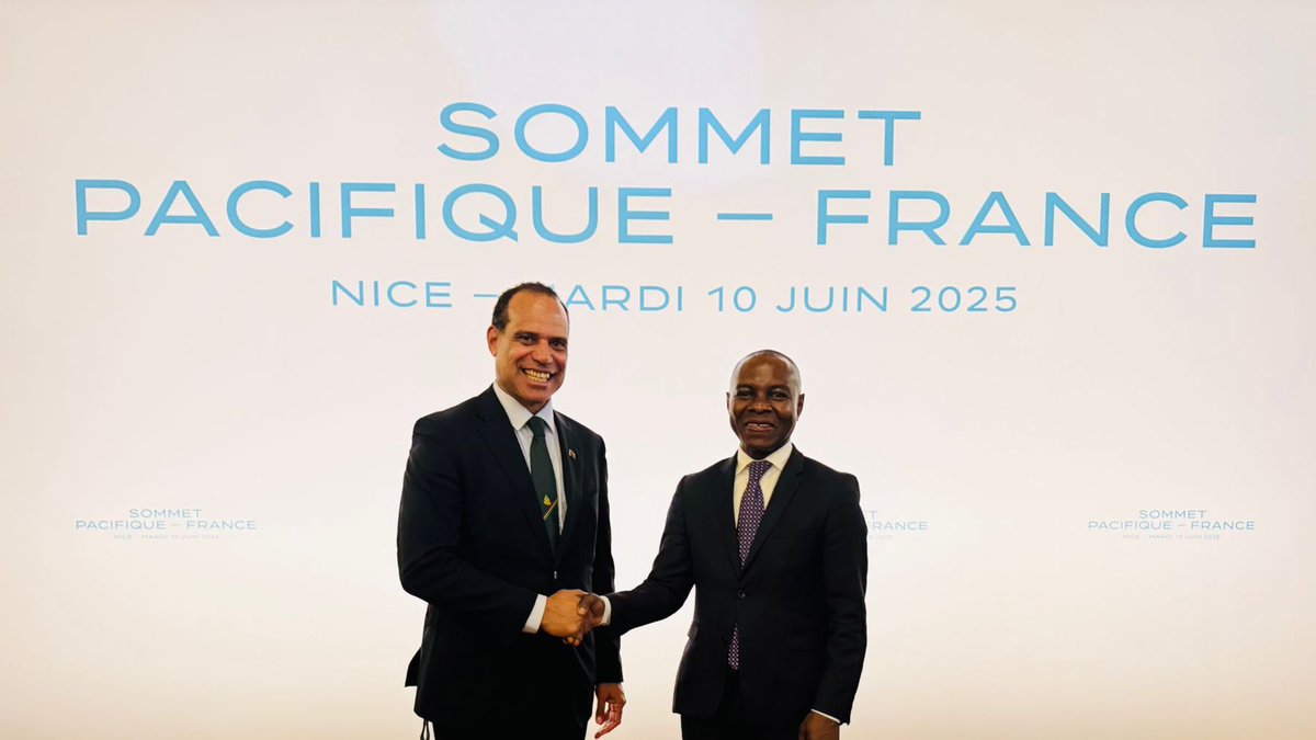 Thani Mohamed-Soilihi (@tmohamedsoilihi) on Twitter photo 💠 Sommet Pacifique—France 🇫🇷🌎
Aux côtés d’ <a href="/EmmanuelMacron/">Emmanuel Macron</a> et Manuel Valls, j’ai participé ce matin au Sommet Pacifique-France, avec les représentants de plus d’une vingtaine de pays : l’Australie 🇦🇺, des Îles Cook 🇨🇰, des Fiji 🇫🇯, Kiribati 🇰🇮, Îles Marshall 🇲🇭,États fédérés 💠 Sommet Pacifique—France 🇫🇷🌎
Aux côtés d’ <a href="/EmmanuelMacron/">Emmanuel Macron</a> et Manuel Valls, j’ai participé ce matin au Sommet Pacifique-France, avec les représentants de plus d’une vingtaine de pays : l’Australie 🇦🇺, des Îles Cook 🇨🇰, des Fiji 🇫🇯, Kiribati 🇰🇮, Îles Marshall 🇲🇭,États fédérés