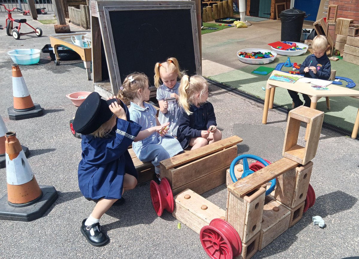 Mrs Davies tweet media