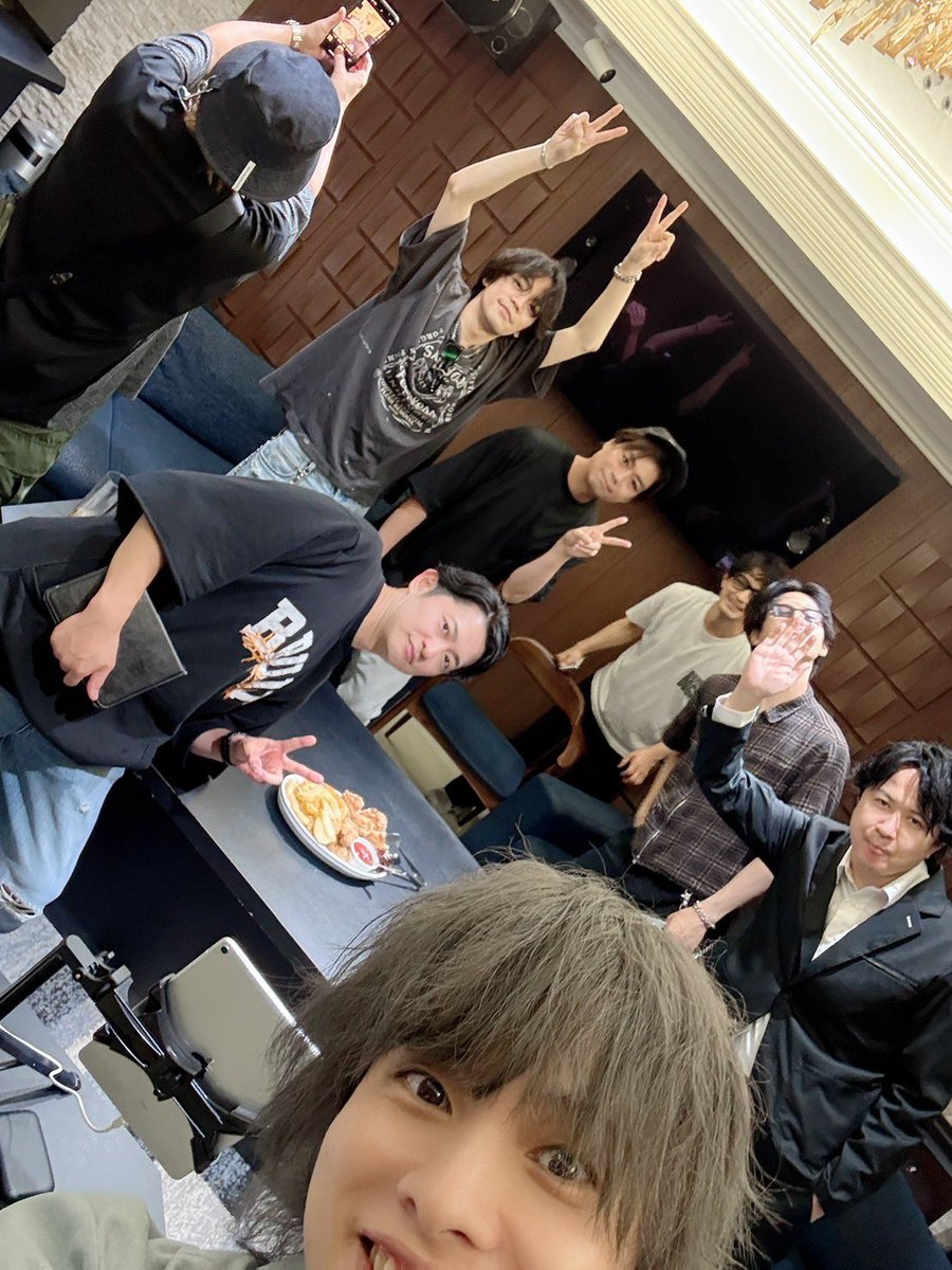 #ツダケンお誕生日会2025 
インスタライブやってます
観て下さいませ〜

instagram.com/2_da_ken/