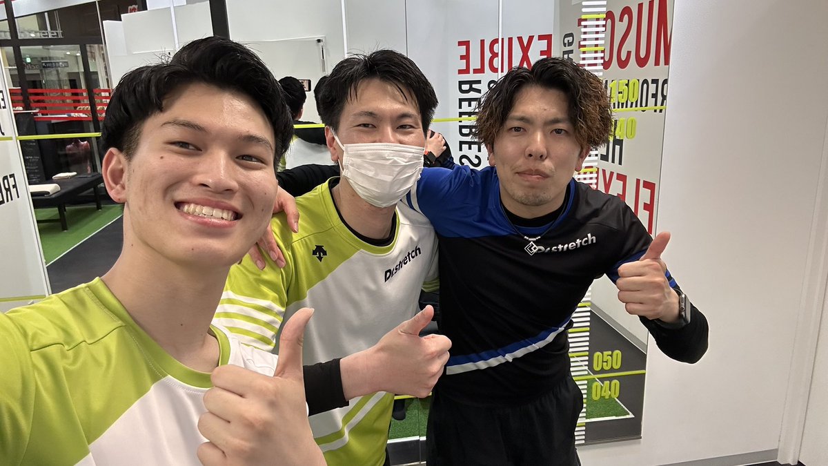 yuito_irie0414's tweet photo. 今日も営業終わりに、こそこそ練習🤭

今日は、天才肌の先輩も一緒に残って下さり3人で練習！！👊

自分が出来ていると思ってた事が、本当は出来ていなかった事に気付けた。本当に良かった。

めっちゃいい収穫だった、また、1歩成長出来た気がする

不器用で理解が遅い分、人より練習するしかない！ https://t.co/oGxenWRwKf