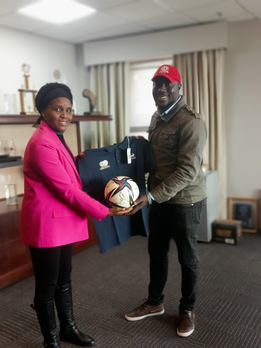 edostate_fa's tweet photo. Edo State Football Association wins again — this time with the South African Football Association (SAFA) ⚪️🔴⚽️🇿🇦
Let’s continue to grow! ❤️🍀
cc: @DagaShotz
#EdoFA https://t.co/9NSyusiMY9