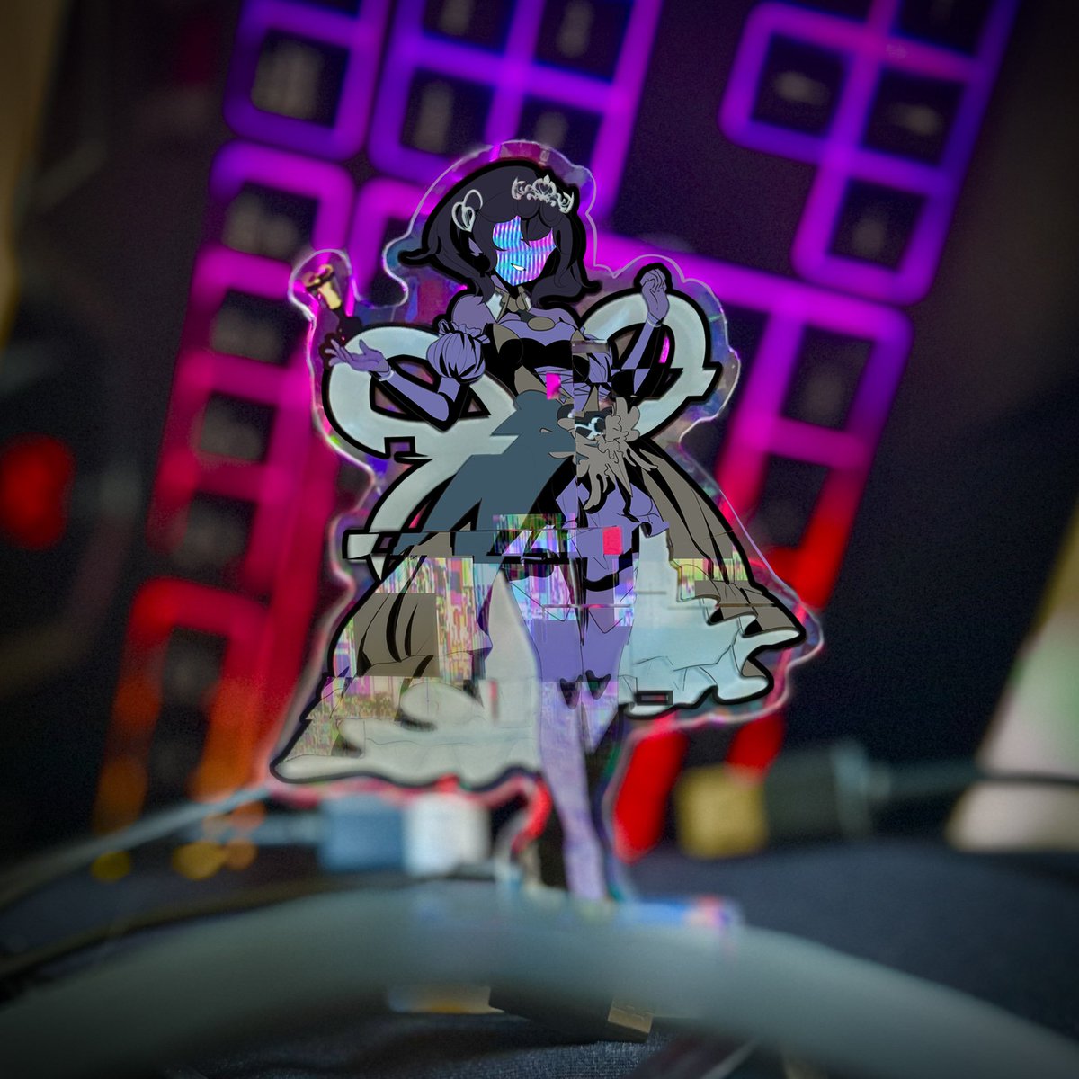 MMomentliveart's tweet photo. Ever wanted a Sphene for your desk? What about a shiny Sphene with metalic foil and holographic film?? 

Well today is your lucky day! Shiny speens are now available~ https://t.co/lQHrhn52IX