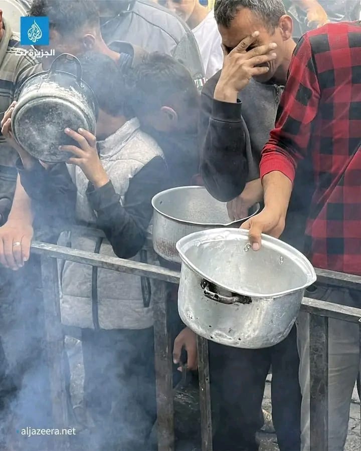 إنا لله وإنا إليه راجعون..!

كأن العالم يلفظ أنفاسه الأخيرة
كل شيءٍ يحتضر بشكل مفاجيء ..

اللهم الطف بنا وبإخواننا  المسلمين في شتى بقاع الأرض يا رب العالمين.