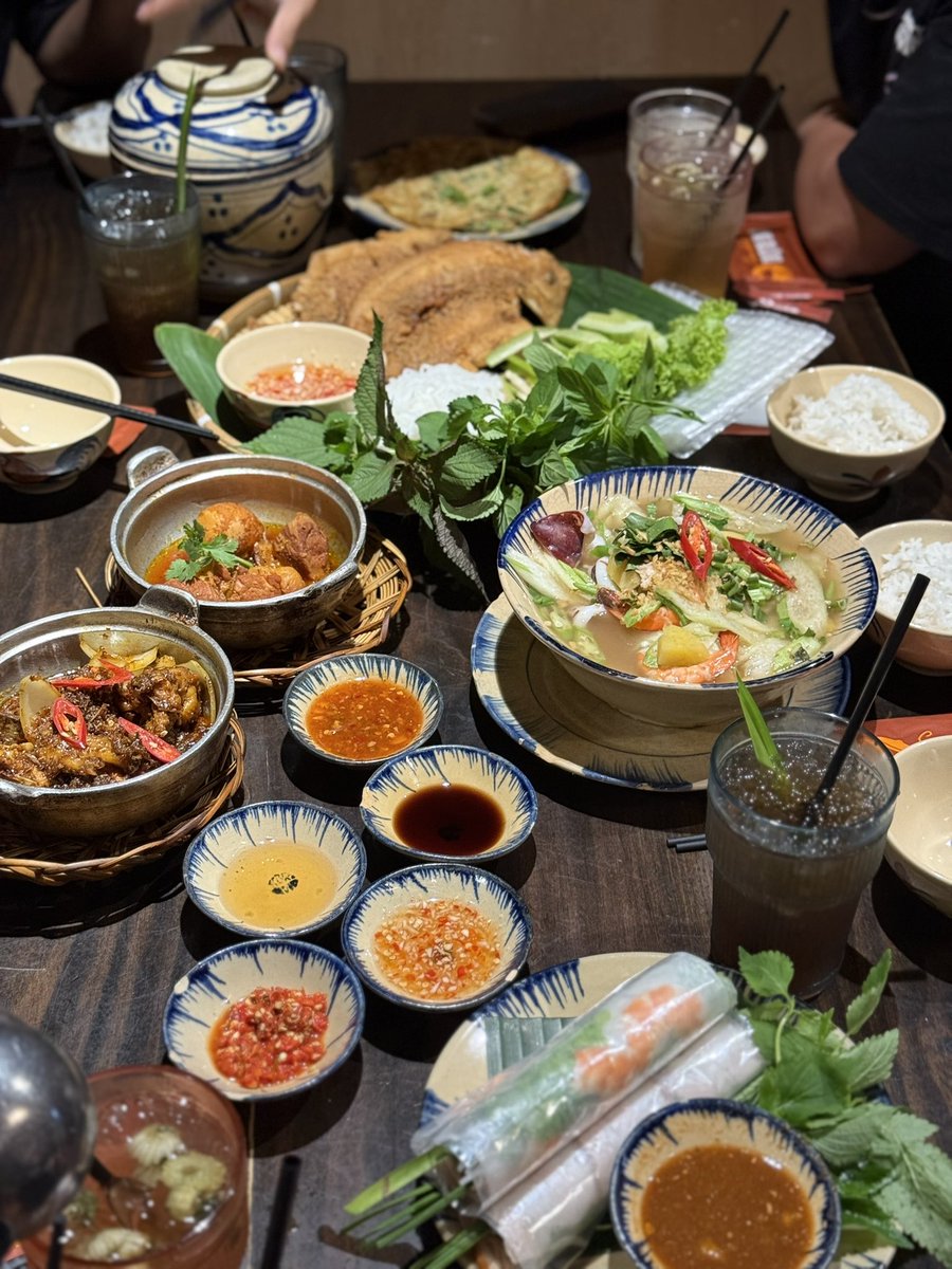 sunnyteehee tweet media