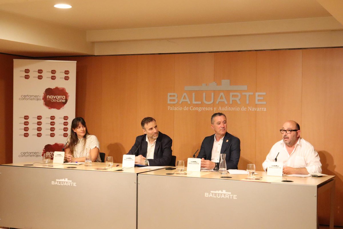 NavFilm's tweet image. 🎬 ¡Arranca el 13º Certamen de Cortometrajes Navarra Tierra de Cine!
Hoy se ha presentado en la sala de prensa de Baluarte el inicio de esta cita🎥

🎬Abian da Navarra Tierra de Cine Film Laburren 13. Lehiaketa!
Gaur aurkeztu da Baluarteko prentsa aretoan hitzordu honen hasiera🎥