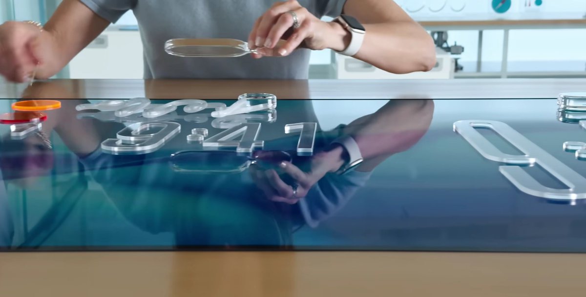 Me mata que Apple presenta un video mostrando como los diseñadores del nuevo UI 'Liquid Crystal' se inspiraron en... objetos de plástico transparente.

Motosierra ya en ese departamento.
