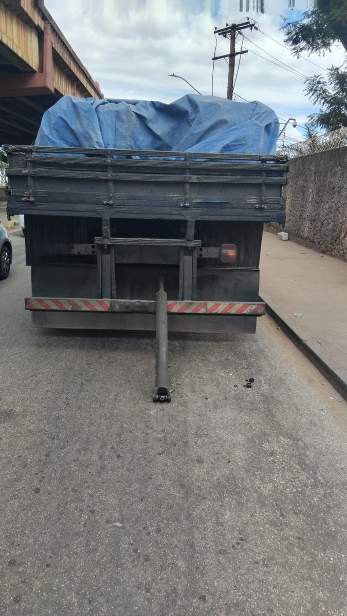 TransContagem's tweet photo. 10h54 - Apoio a caminhão danificado na marginal da av. Cardeal Eugênio Pacelli, 1000, no bairro Cid. Indl., em dir a Betim, ao lado do viaduto, c/ pça Papa João XXIII.

🚨Operadores Transcon e reboque pesado Transcon no local
✅Veículo removido pelo reboque pesado e via liberada https://t.co/cNFJoD92hW
