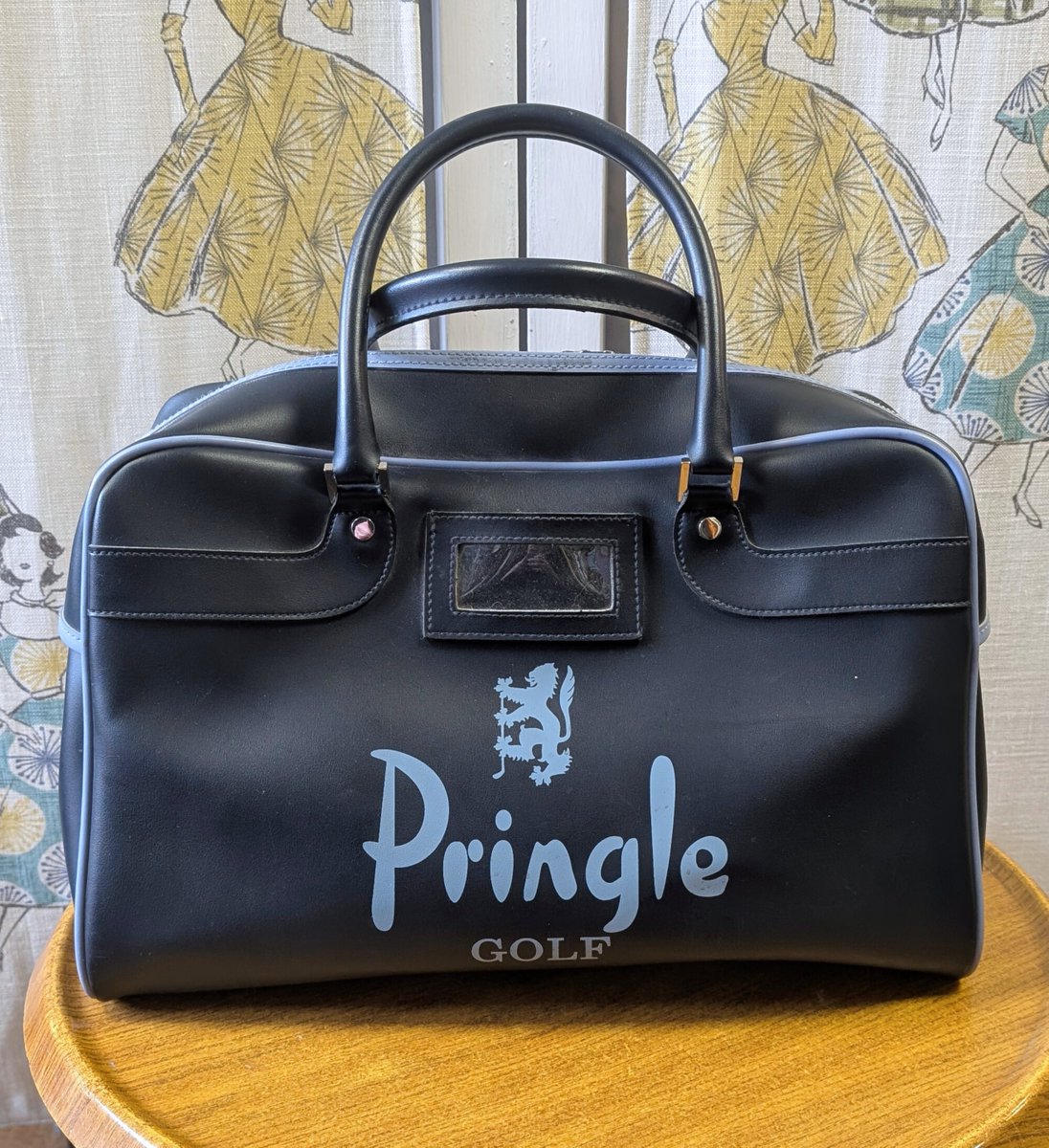 myvintage's tweet image. Vintage Sports Bag | Vintage Navy Pringle Golf Sports Bag/Holdall
 
myvintage.uk/product-page/v… 

#VintagePringle #SportsBag #GolfBag #RetroSportswear #VintageBag #90sFashion #Holdall #GymBag #PringleGolf #SustainableFashion