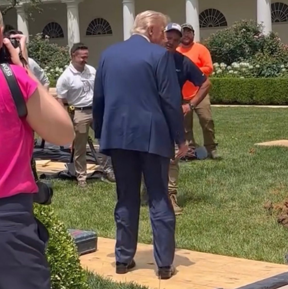 Hey <a href="/jaketapper/">Jake Tapper 🦅</a> 
Here’s a perfect pic of Trump 
Wearing LEG BRACE’s .. below the knee one’s
He’s got DROP FOOT .. 
from advancing dementia
He almost did a header down AF one 
U gonna comment on this .. 🤨
Or just blame Biden for it