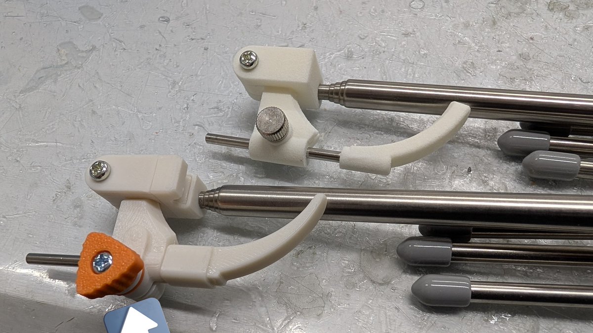 ラピッドスタンドとラピッドスタンドHの比較
大きく変わったところには矢印
目標は強度アップ、コストダウン
沢山買って頂いているのでなるべく安くしております
あさ「5,000円あったらラーメン3杯は食べれるよ」
やかまし、ラーメン消えちゃうやろ！
あさ「ラーメンはここにあるよ（腹の肉をつまむ」