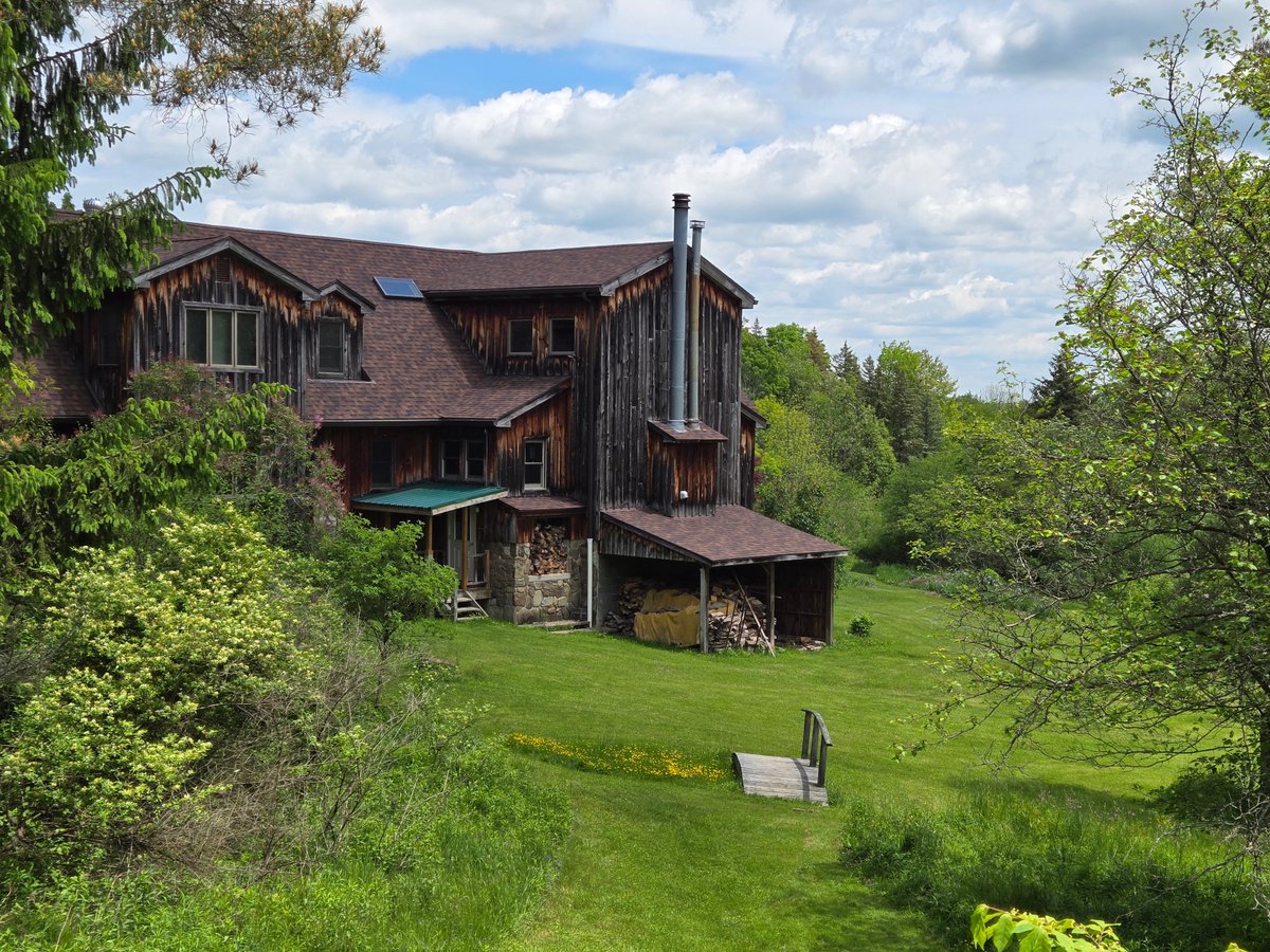 Stfrancishigh's tweet image. On May 16, The Franciscan Youth Ministry spent the day at the Abbey of the Genesee, a community of two dozen Trappist monks located near Geneseo, NY.
On May 30-31, FYM traveled to Mt. Irenaeus Franciscan retreat center, which is located on 400 acres in the Allegheny Mountains.