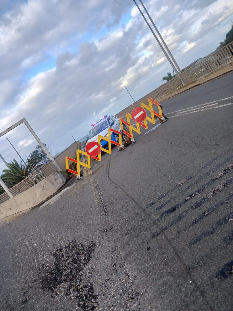 🚧 URGENT TRAFFIC ADVISORY🚧

10 June 2025

The Nelson Mandela Bay Municipality wishes to update residents that Boswell Street in North End and Uitenhage Road at the M4 on-ramp, is also closed due to hazardous flooding.

facebook.com/share/p/19kR7A…