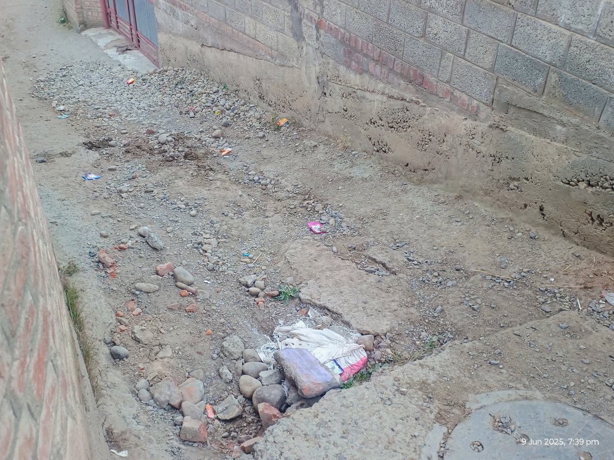 acc_tcs's tweet image. Today, TCS repaired the vital link road between Badam Colony and Ustad Mohallah.
This road, used daily by students, riders, and grazing animals, had been in terrible condition for a long time.

Despite repeated complaints, the administration failed to act — so we did.
#Budgam