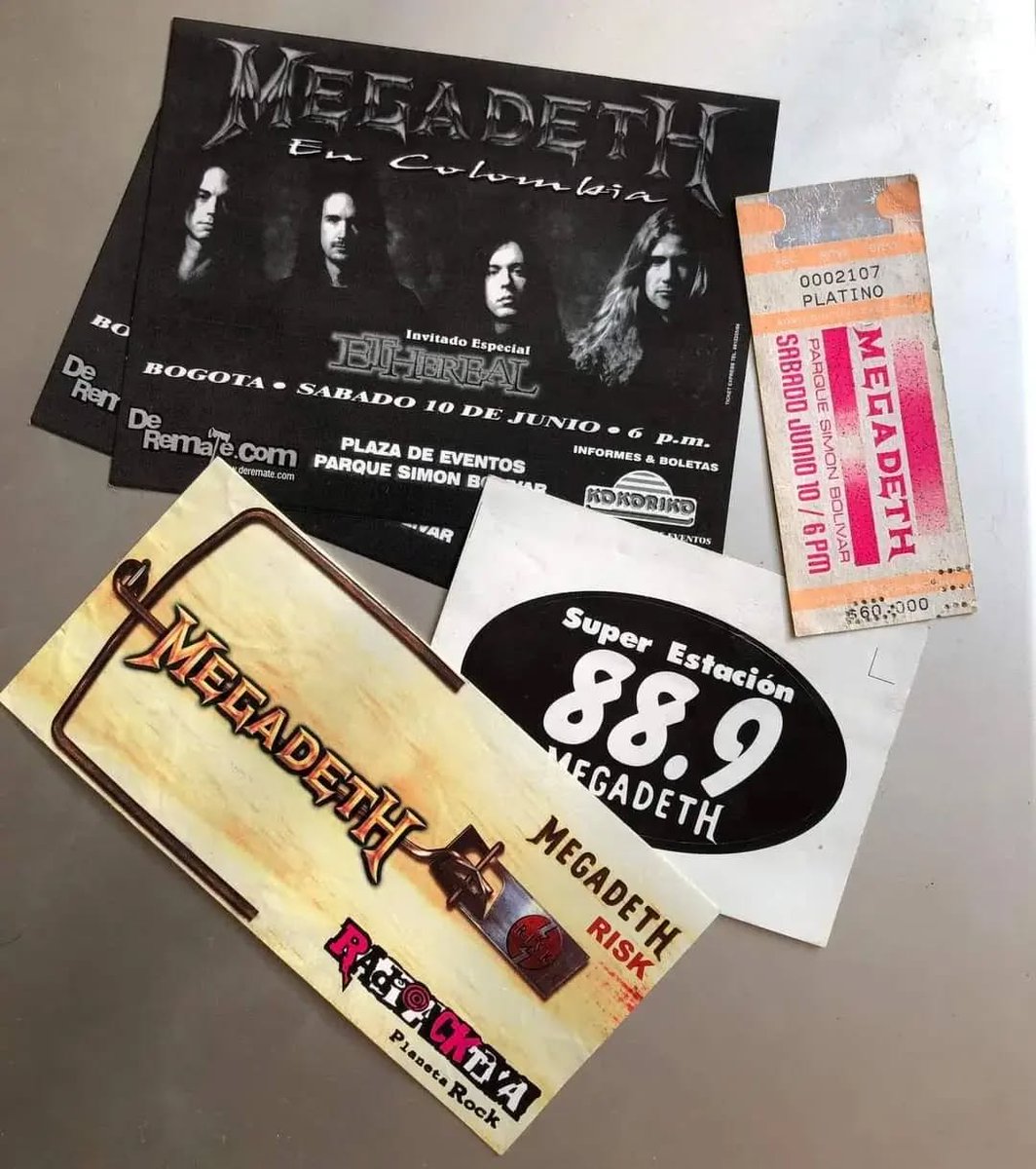 Hoy hace 25 años llegaba Megadeth por primera vez a Colombia. La banda conformada por Dave Mustaine, David Ellefson, Al Pitrelli y Jimmy DeGrasso únicamente visitó nuestro país en todo Sur América en la gira del álbum "Risk".

Ver más👉🏻instagram.com/p/DKuVogtx_7S/…