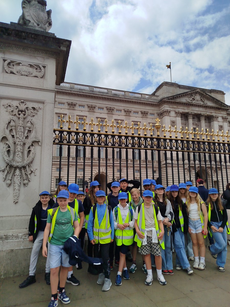 Two great British institutions this afternoon, 10 Downing Street and Buckingham Palace....and now for an ice lolly in the park.