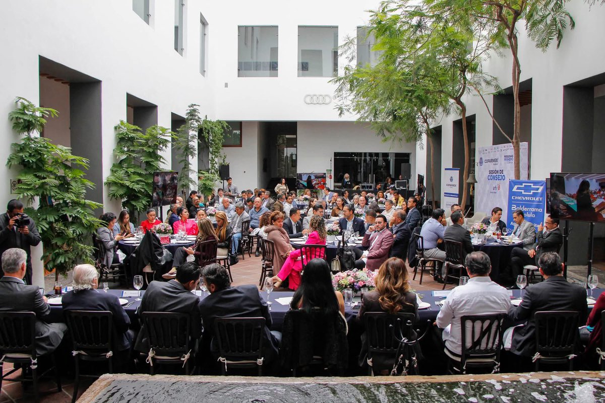Asistí a la sesión de consejo de <a href="/CoparmexPuebla/">COPARMEX Puebla</a>, un espacio de diálogo entre el sector empresarial y las instituciones.
Gracias a la presidencia por la invitación y a quienes participaron por sus valiosas aportaciones.
¡Seguimos construyendo un mejor #Puebla! 💼🤝
#Coparmex