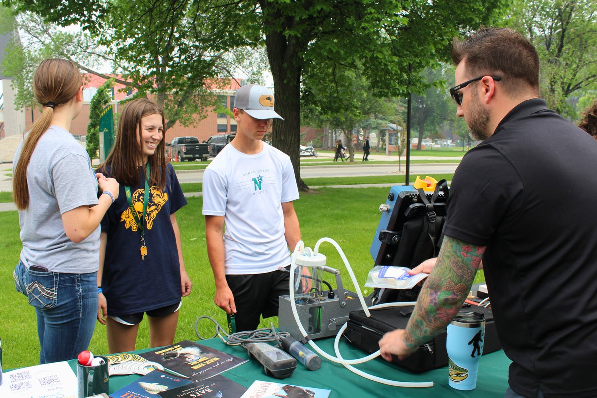NDSU_SNRS's tweet image. Good times at the @NDFFA AgXperience event hosted by @ndsucafsnr last week! It was an awesome chance to connect with students and share how SNRS could fit into their futures.
#NDSU #NDSUCAFSNR