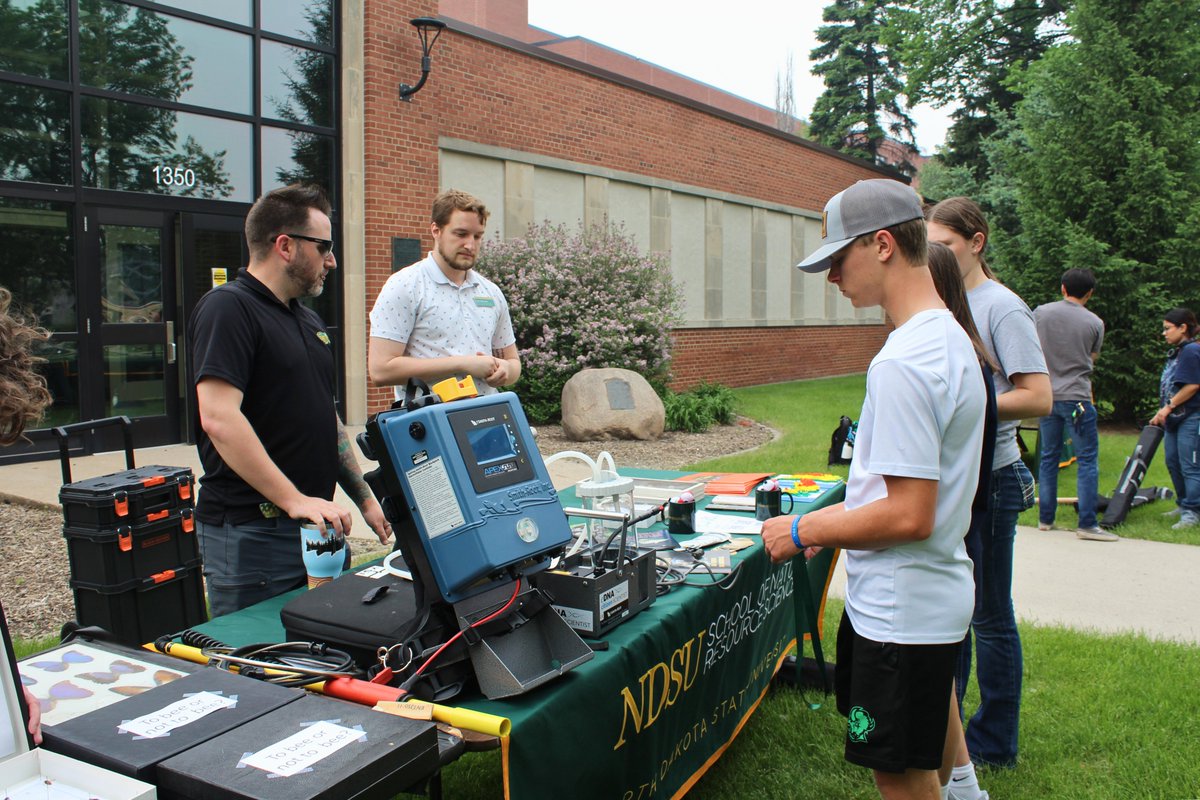 NDSU_SNRS's tweet image. Good times at the @NDFFA AgXperience event hosted by @ndsucafsnr last week! It was an awesome chance to connect with students and share how SNRS could fit into their futures.
#NDSU #NDSUCAFSNR