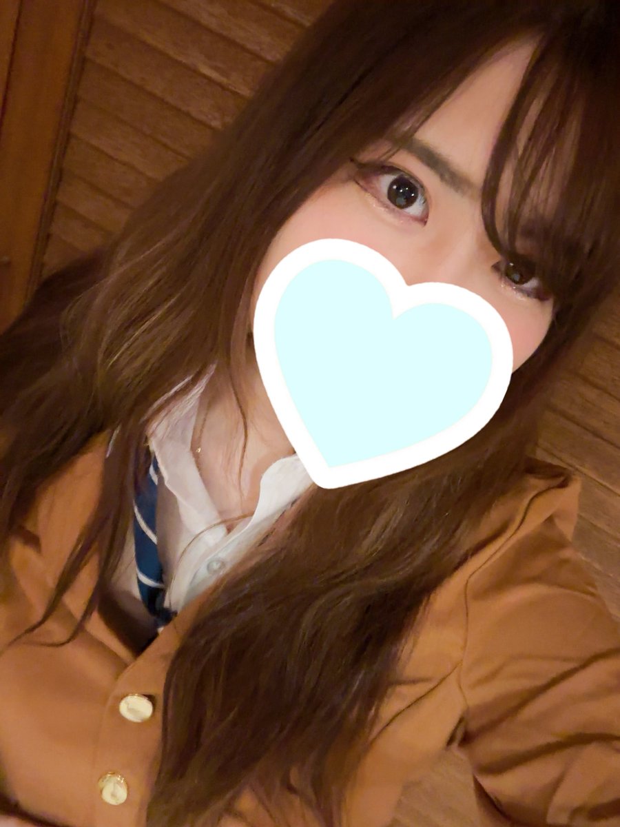 skm__39_'s tweet photo. そういえば、こないだ高校生ぶりにブレザーの制服来ました🏫

どう？まだ制服いける、？ https://t.co/FdYfiVT2si