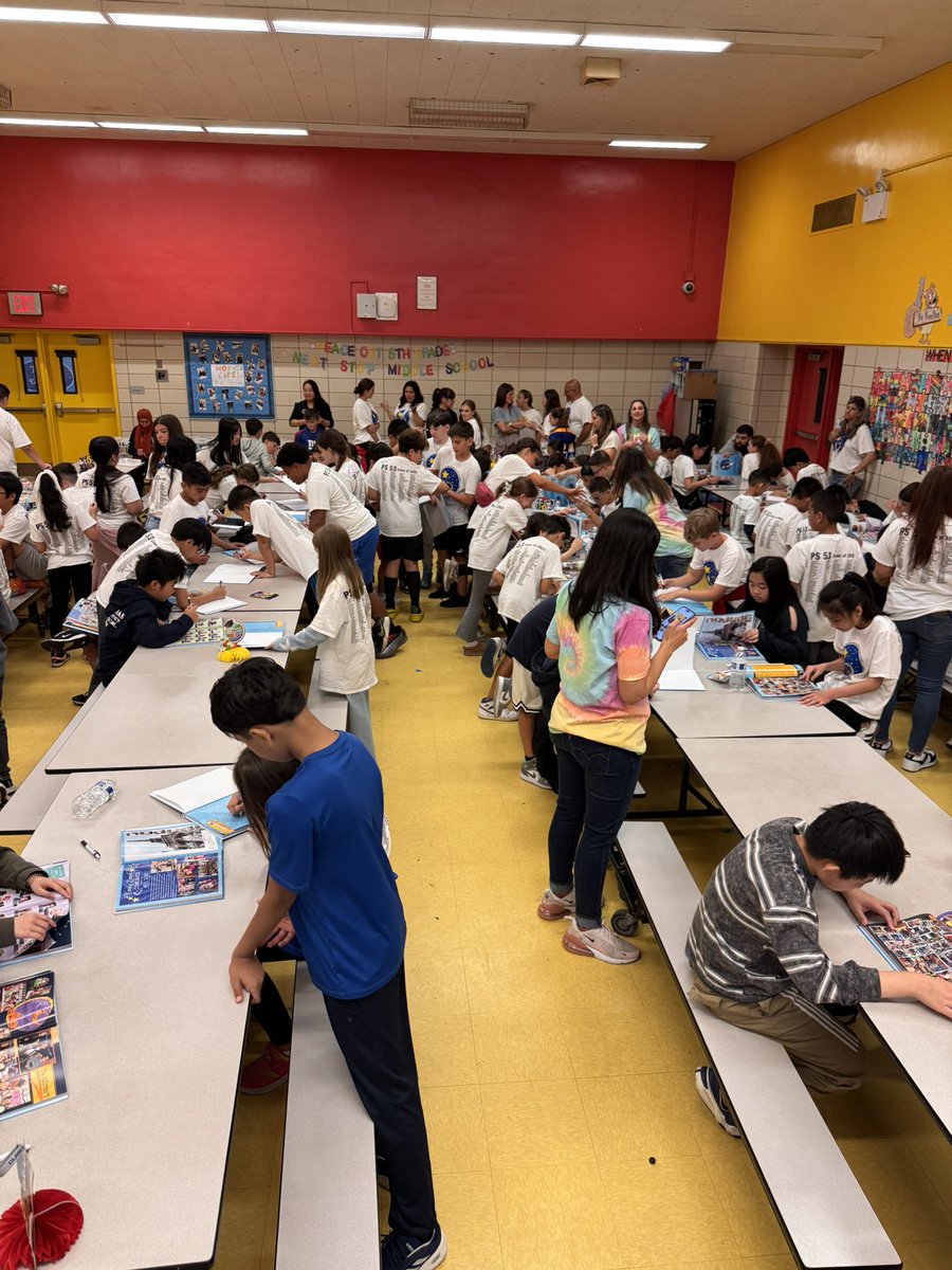 ps53si's tweet photo. 5th Grade Breakfast and Yearbook signing! #tram53💙🐯🎓 https://t.co/nXiFe54VjH