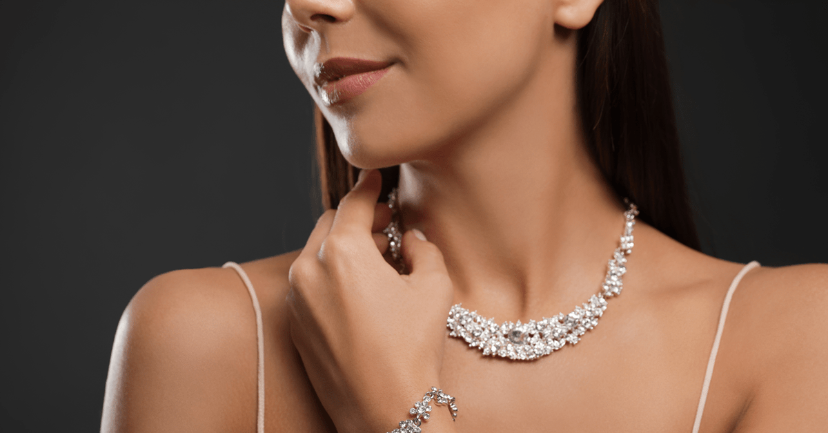 perf_wedding's tweet photo. 💎 Planning your wedding look? Discover the top 2025 jewellery trends, styling tips, and sustainable sparkle in this must-read bridal guide. #BridalJewellery #WeddingTrends #BrideTips

https://t.co/EbWJjXxFJh https://t.co/ko2QlLVlY9