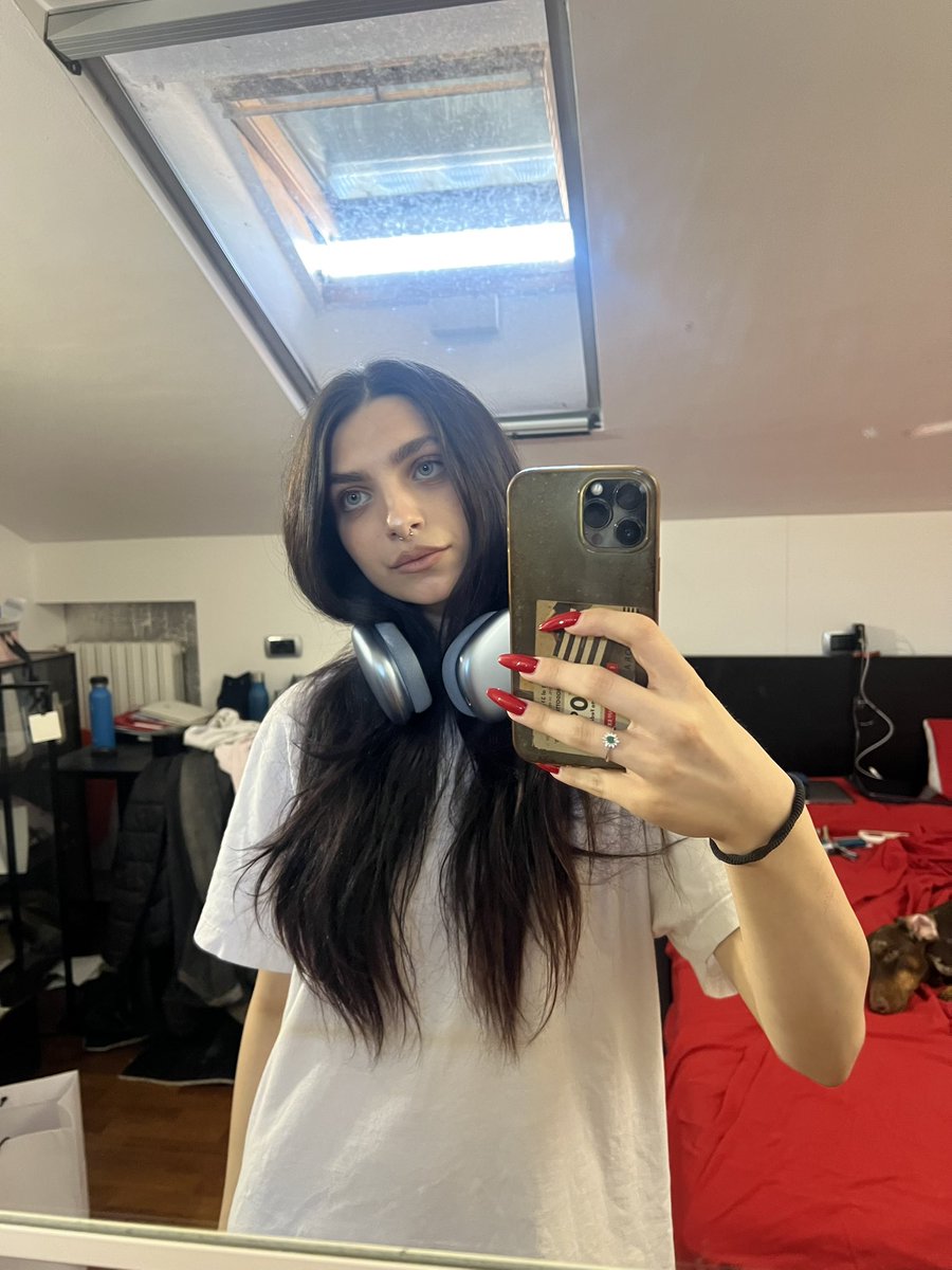 salcicetta's tweet photo. ho fatto il septum💋 https://t.co/bqMh9IqD1e