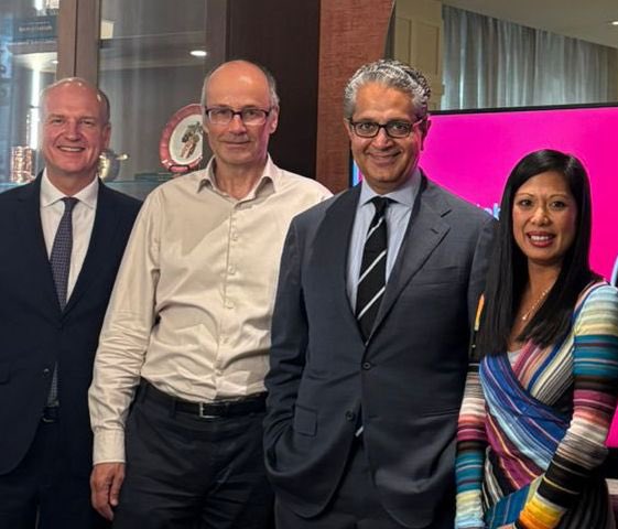 Sebastian Külps (Head of #Vanguard Germany) und Salim Ramji (CEO Vanguard) zu Besuch in #München. Was uns umtreibt? Dazu mein Interview mit Chris Hofmann: youtu.be/m4w6vpV6vX4?si…