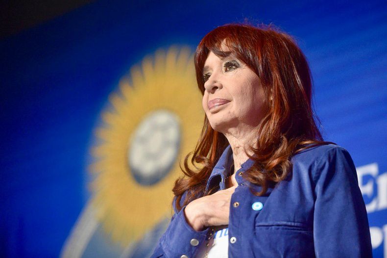 Ante la inminente sentencia contra Cristina Fernández de Kirchner, desde Proyecto Popular decimos con fuerza:

No le perdonan que con ella vivíamos mejor.

No le perdonan los derechos, la dignidad, la soberanía.

Hoy más que nunca, Cristina no está sola.
#CristinaEsElPueblo
