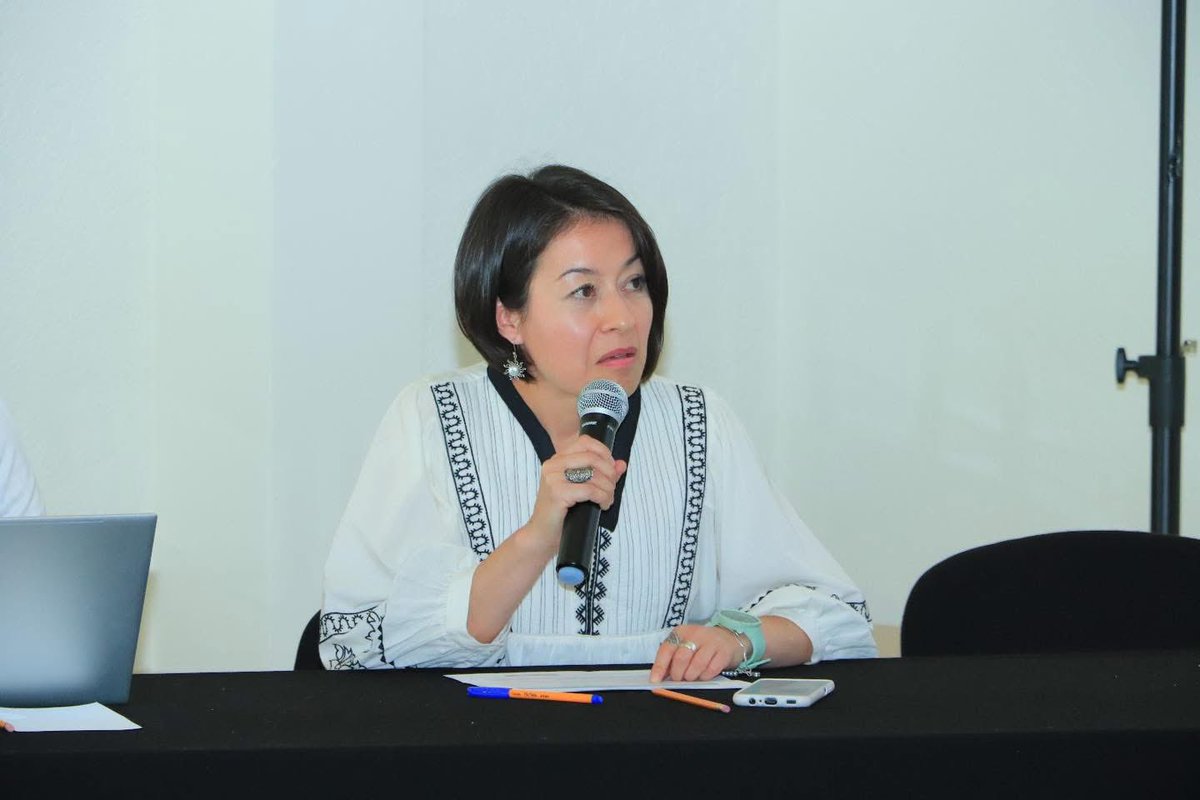 Estudiantes de segundo semestre de la Maestría en Análisis Regional del CIISDER-UATx presentaron los protocolos de investigación del ciclo Primavera 2025. Este ejercicio de reflexión y crítica constructiva permite una visión amplia y colectiva sobre el avance de sus proyectos